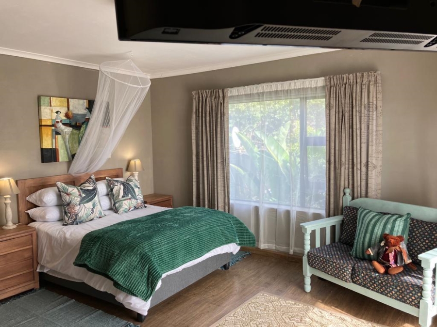 8 Bedroom Property for Sale in Paradise Beach Eastern Cape